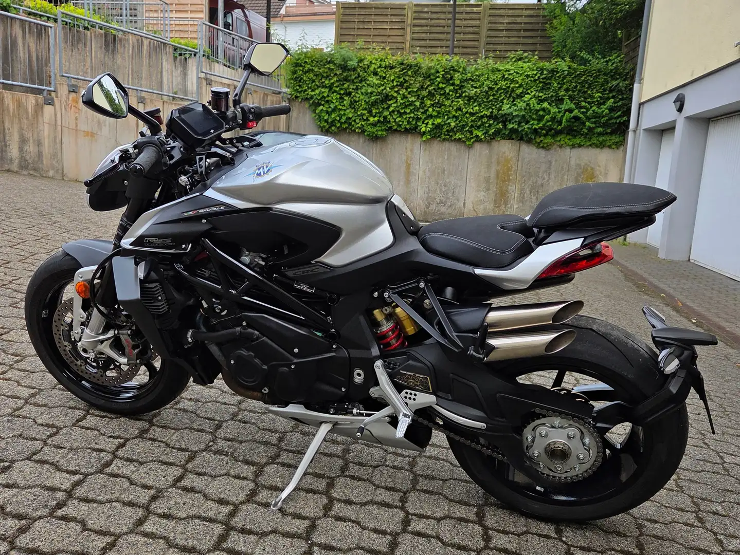 MV Agusta Brutale 1000 RS Argintiu - 2
