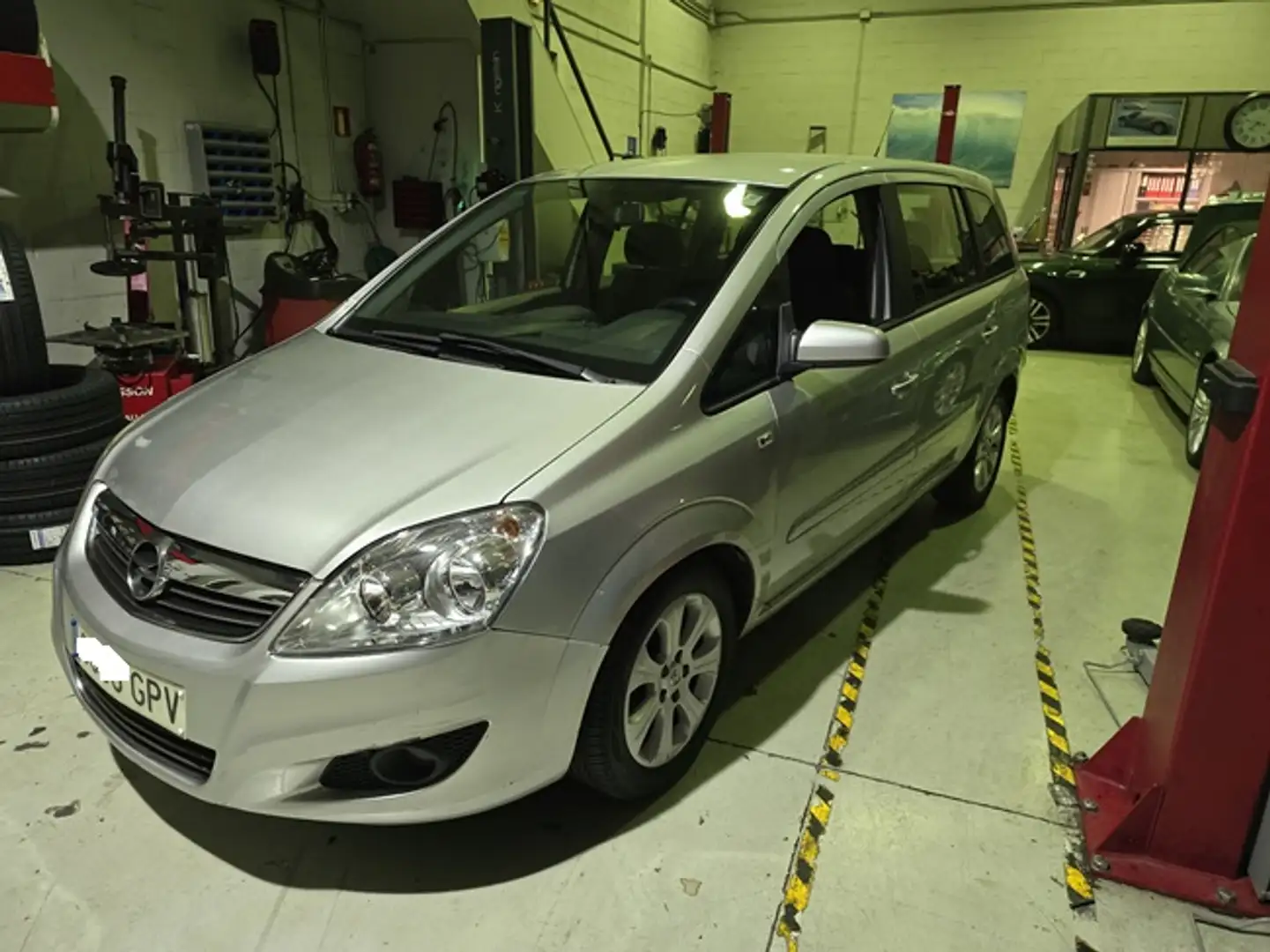 Opel Zafira 1.7CDTi Energy Plateado - 1