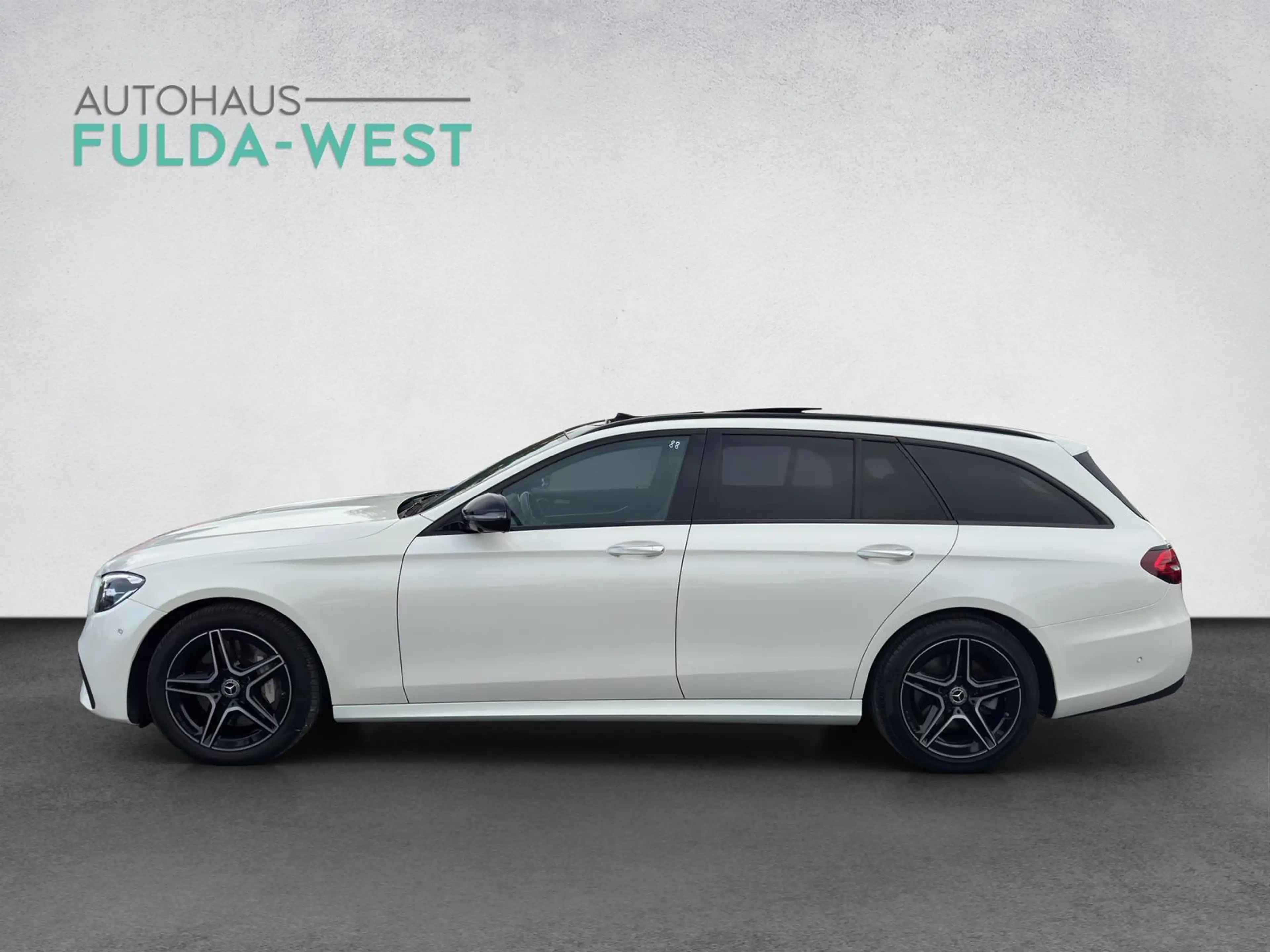 Mercedes-Benz E 400 E400d T 4Matic AMG Standhz Night Pano 360° — photo 3