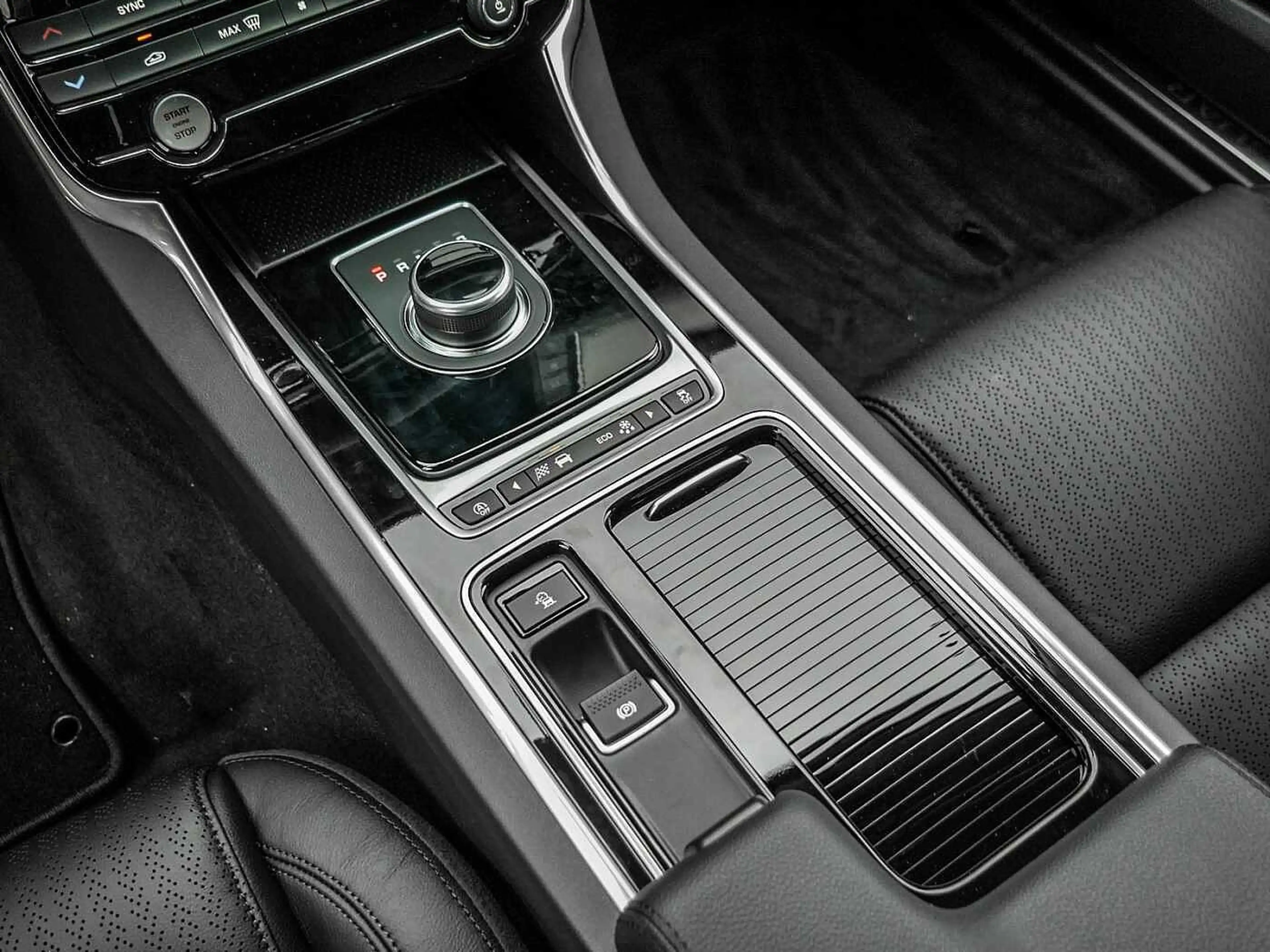 Jaguar XF 20d Sportbrake Aut. Prestige — photo 11