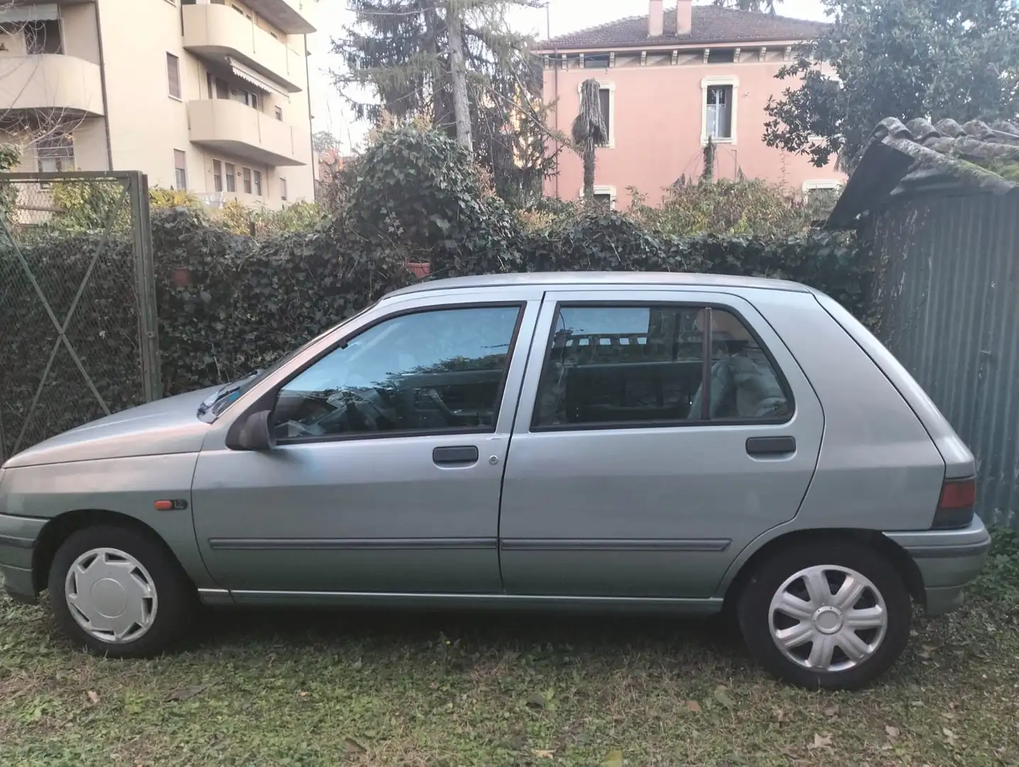 Renault Clio 1.2 rt Сірий - 2