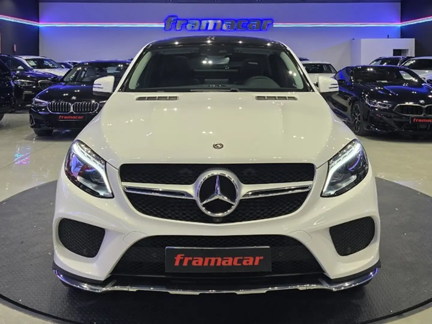Mercedes-Benz GLE 350 Coupé 350d 4Matic Aut. Bílá - 2