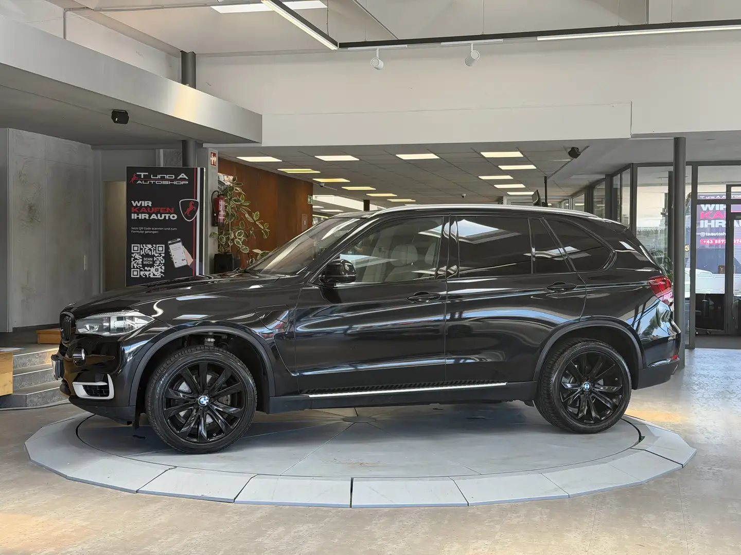 BMW X5 40e xDrive Aut. *Head-up*Pano*Kamera*Navi* Schwarz - 2