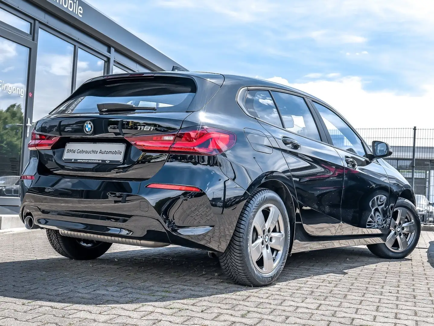BMW 118 i 5-Türer Advantage LC Prof. Navi LED DAB PDC v+hi Schwarz - 2