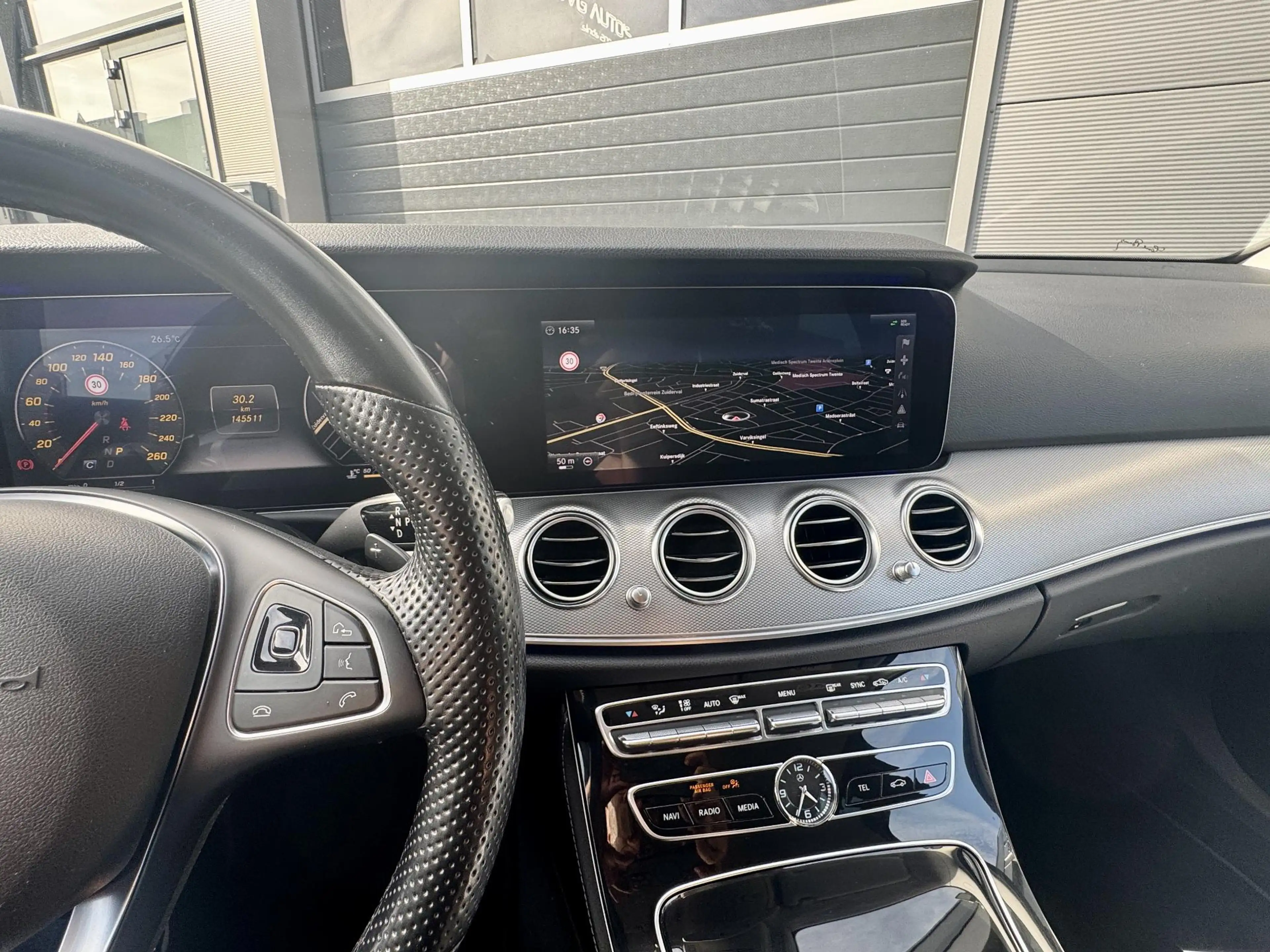 Mercedes-Benz E 200 Ambition NAP/ 2e eigenaar/ LED/ HUD/ Leer/ Camera/ — photo 12