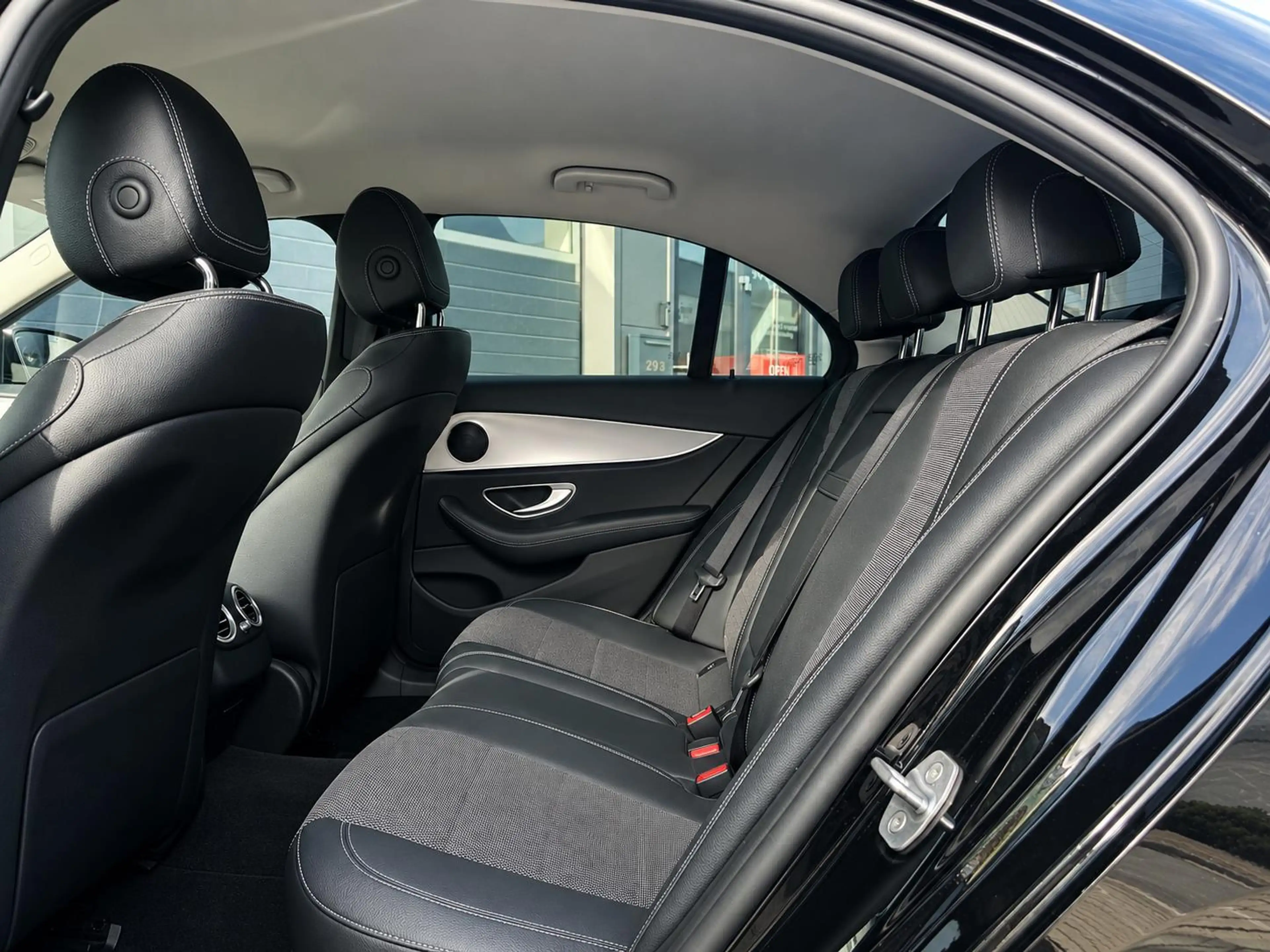 Mercedes-Benz E 200 Ambition NAP/ 2e eigenaar/ LED/ HUD/ Leer/ Camera/ — photo 15