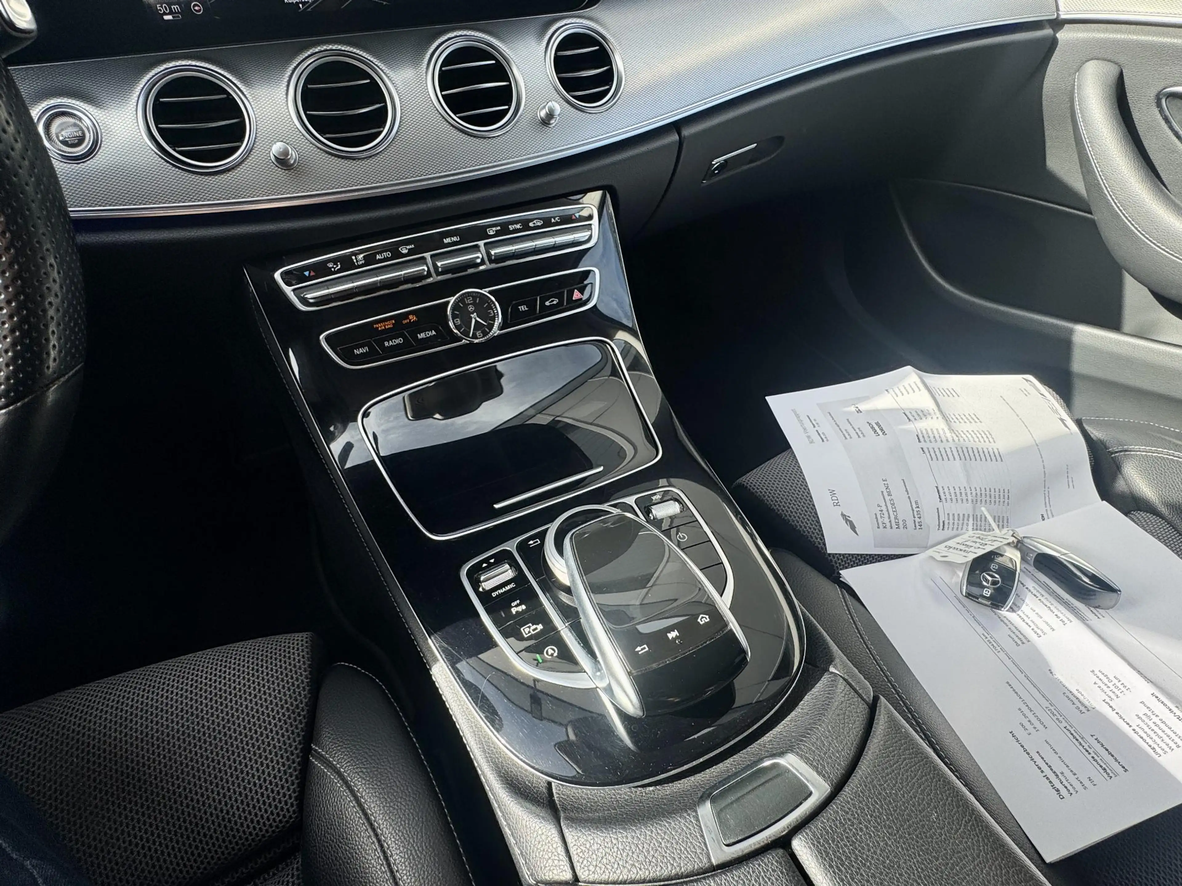 Mercedes-Benz E 200 Ambition NAP/ 2e eigenaar/ LED/ HUD/ Leer/ Camera/ — photo 13
