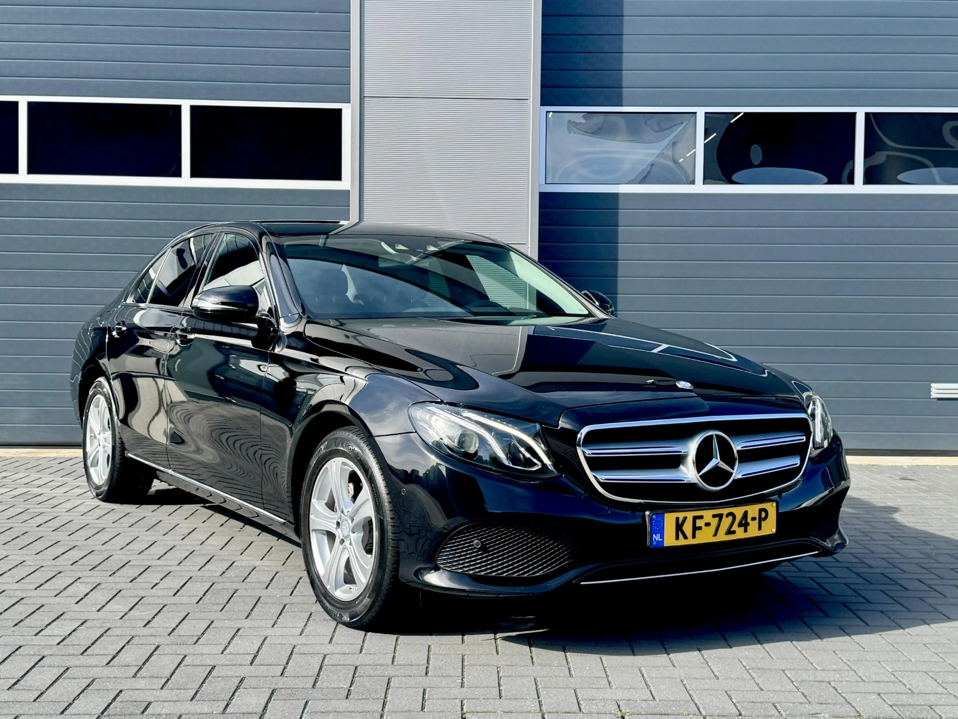 Mercedes-Benz E 200 Ambition NAP/ 2e eigenaar/ LED/ HUD/ Leer/ Camera/ — photo 3