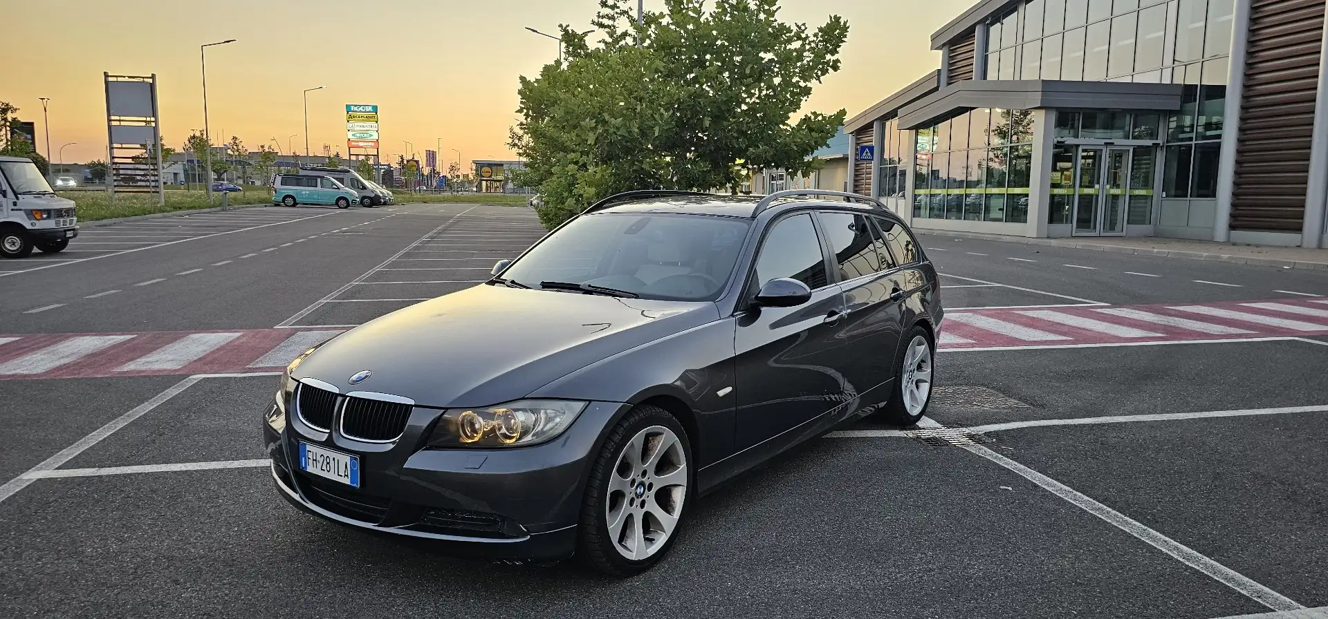 BMW 320 320d Touring Futura - 1