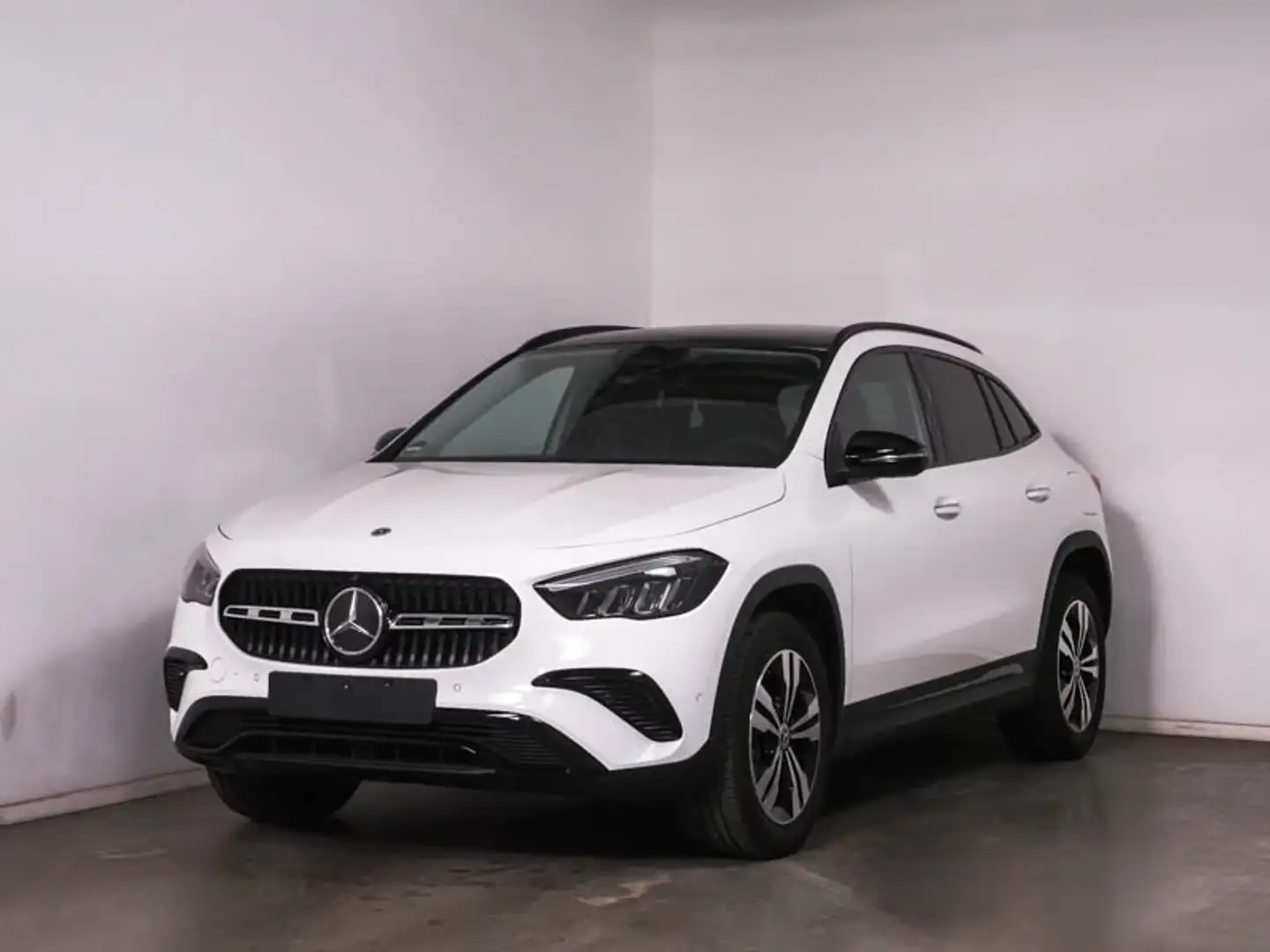 Mercedes-Benz GLA 180 Progressive Line Edition, Night Paket Wit - 1