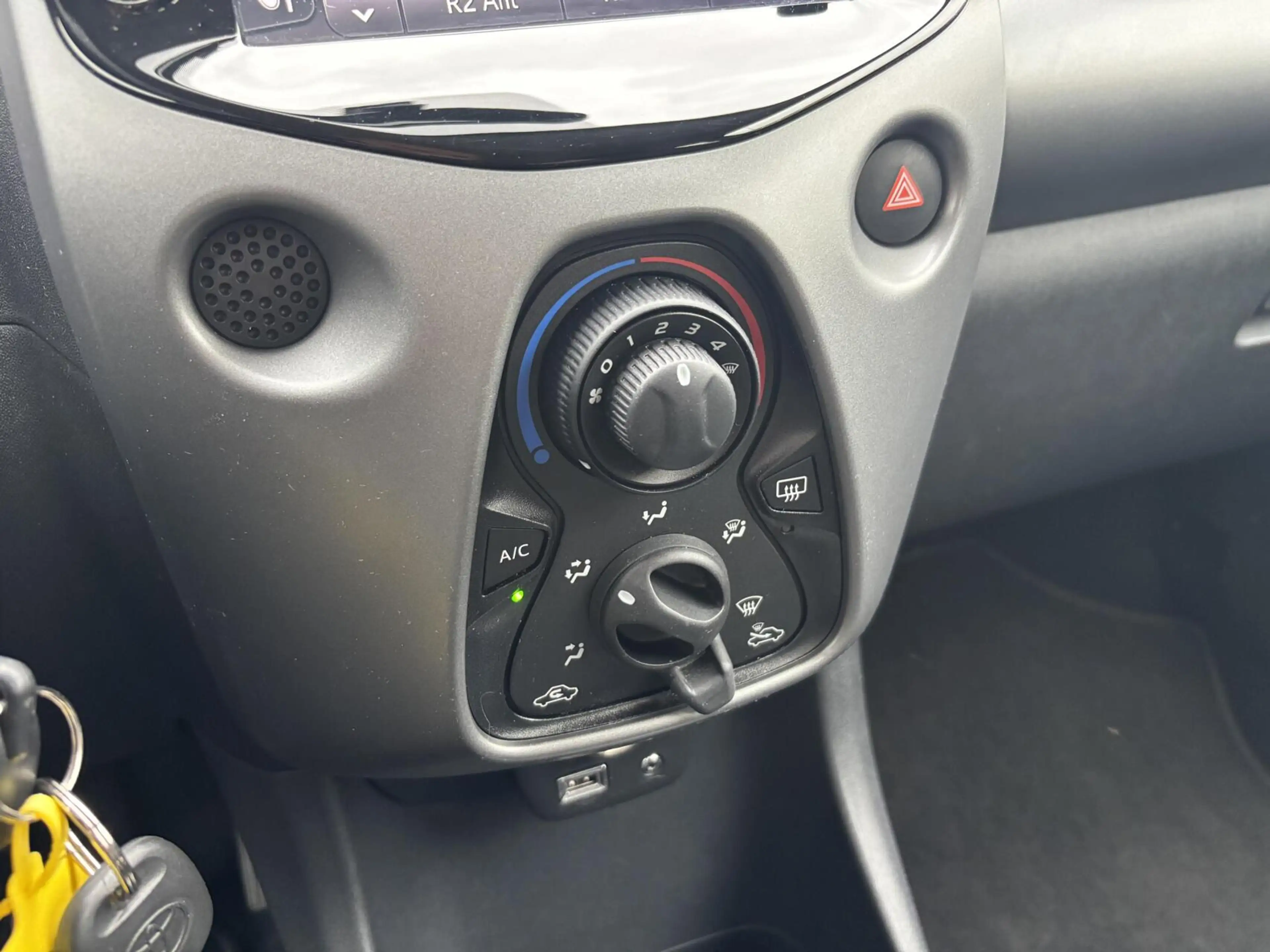 Toyota Aygo 1.0 VVT-i x-play | 15'' velgen | Camera | Carplay — photo 16
