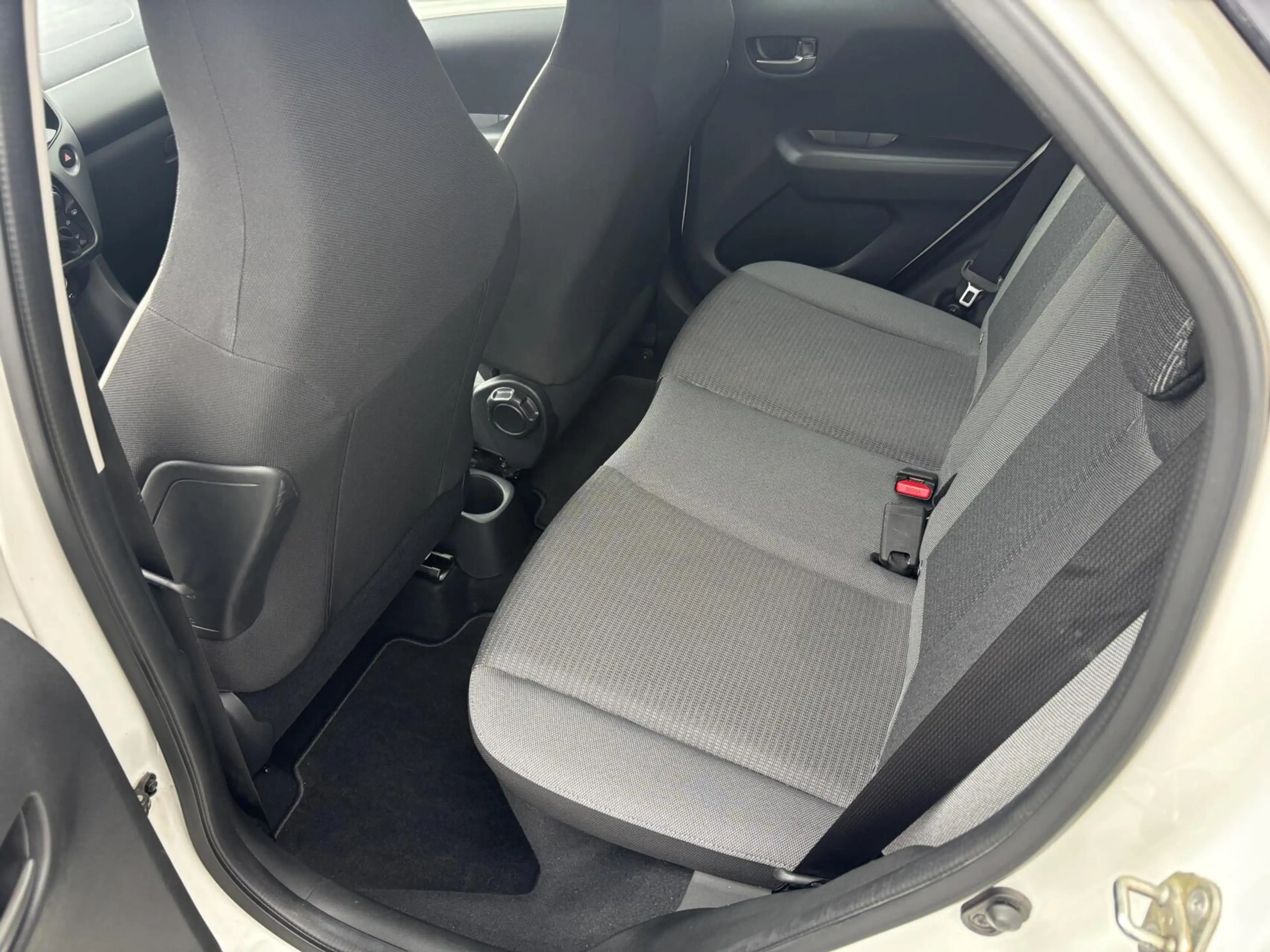 Toyota Aygo 1.0 VVT-i x-play | 15'' velgen | Camera | Carplay — photo 8