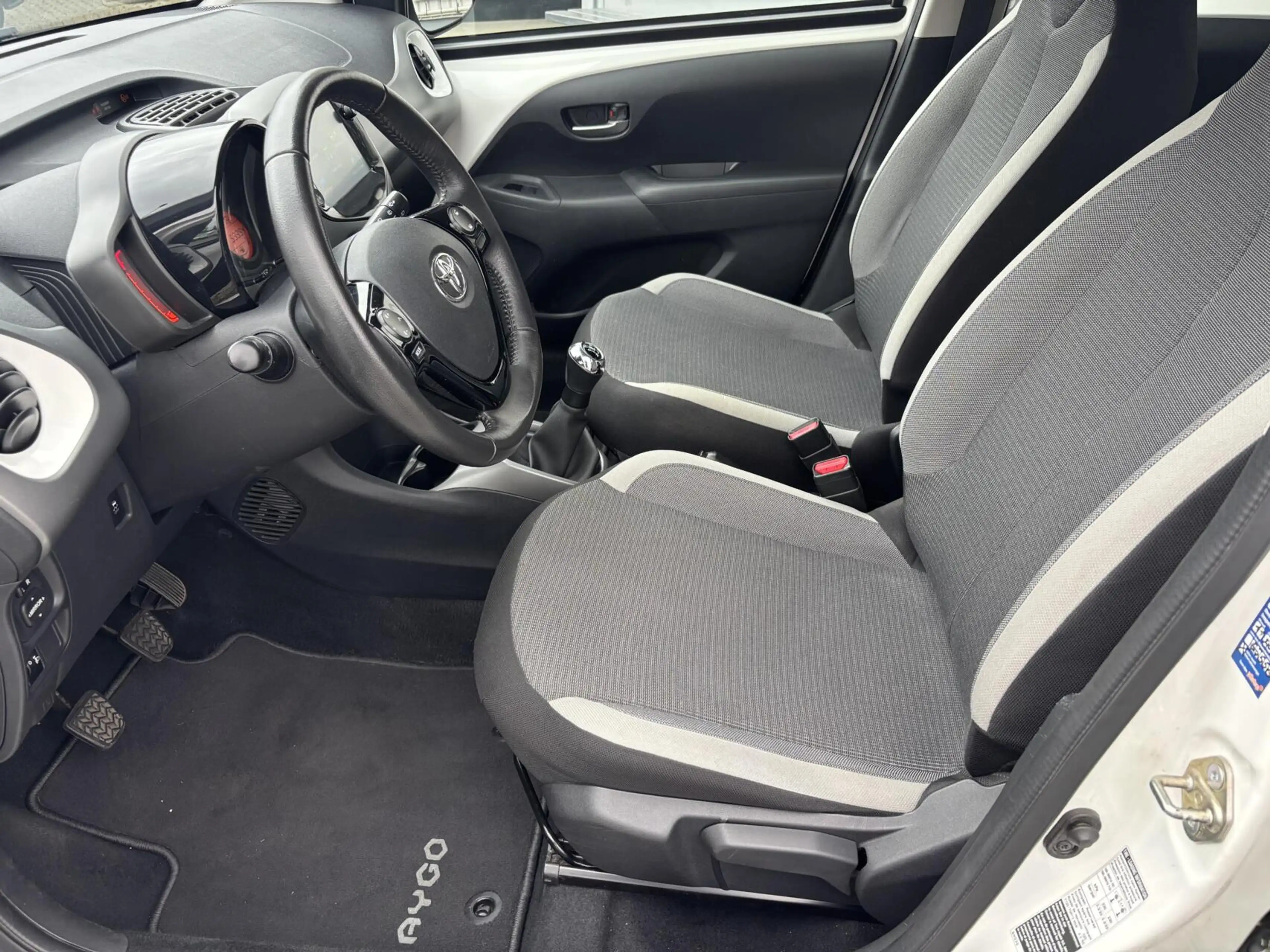 Toyota Aygo 1.0 VVT-i x-play | 15'' velgen | Camera | Carplay — photo 7