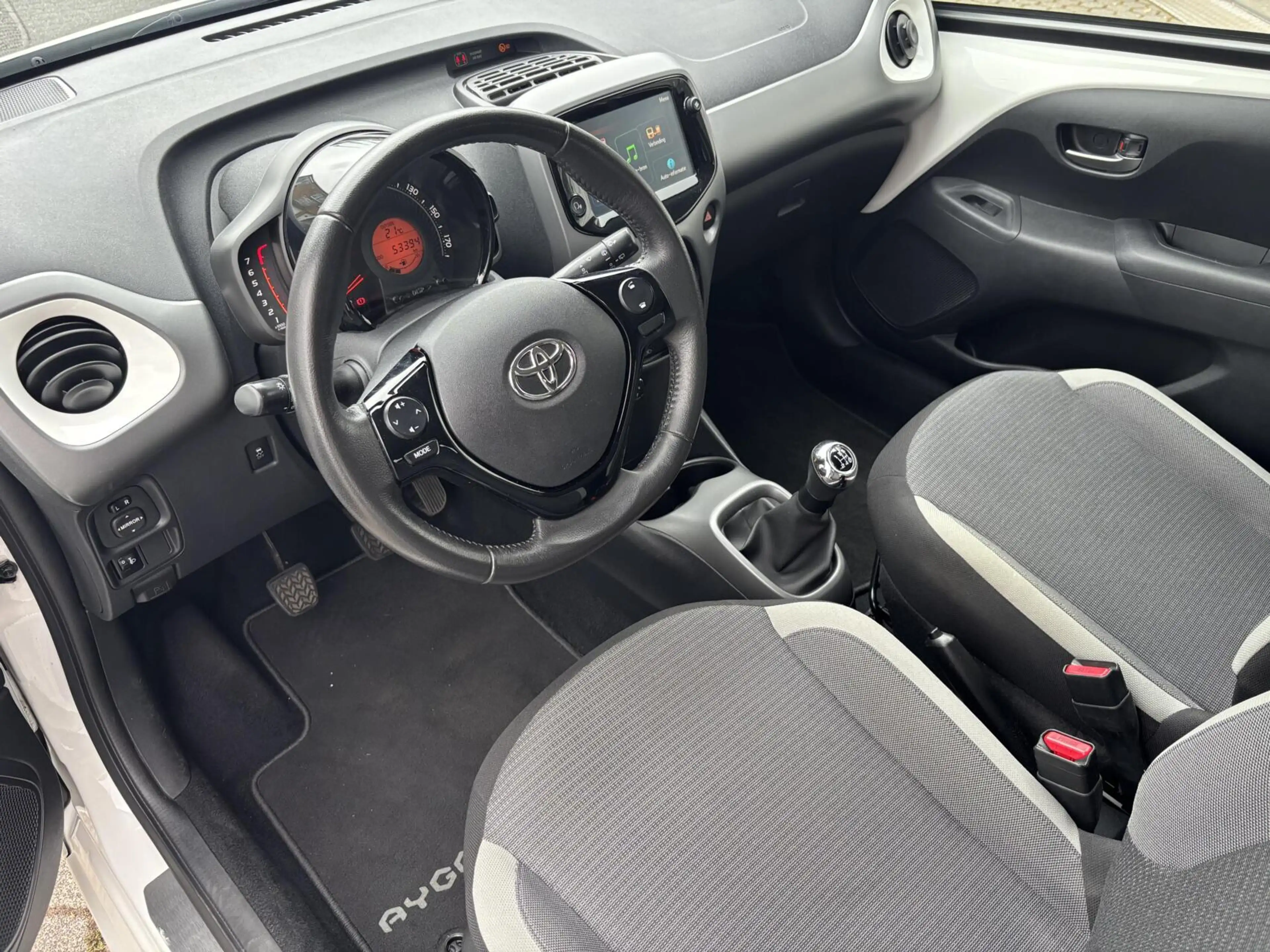 Toyota Aygo 1.0 VVT-i x-play | 15'' velgen | Camera | Carplay — photo 6