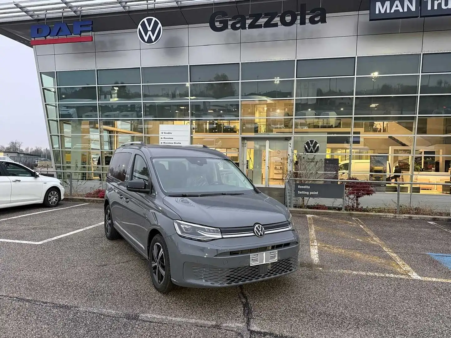 Volkswagen Caddy 5ª serie 2.0 TDI 122 CV DSG Style Grigio - 1