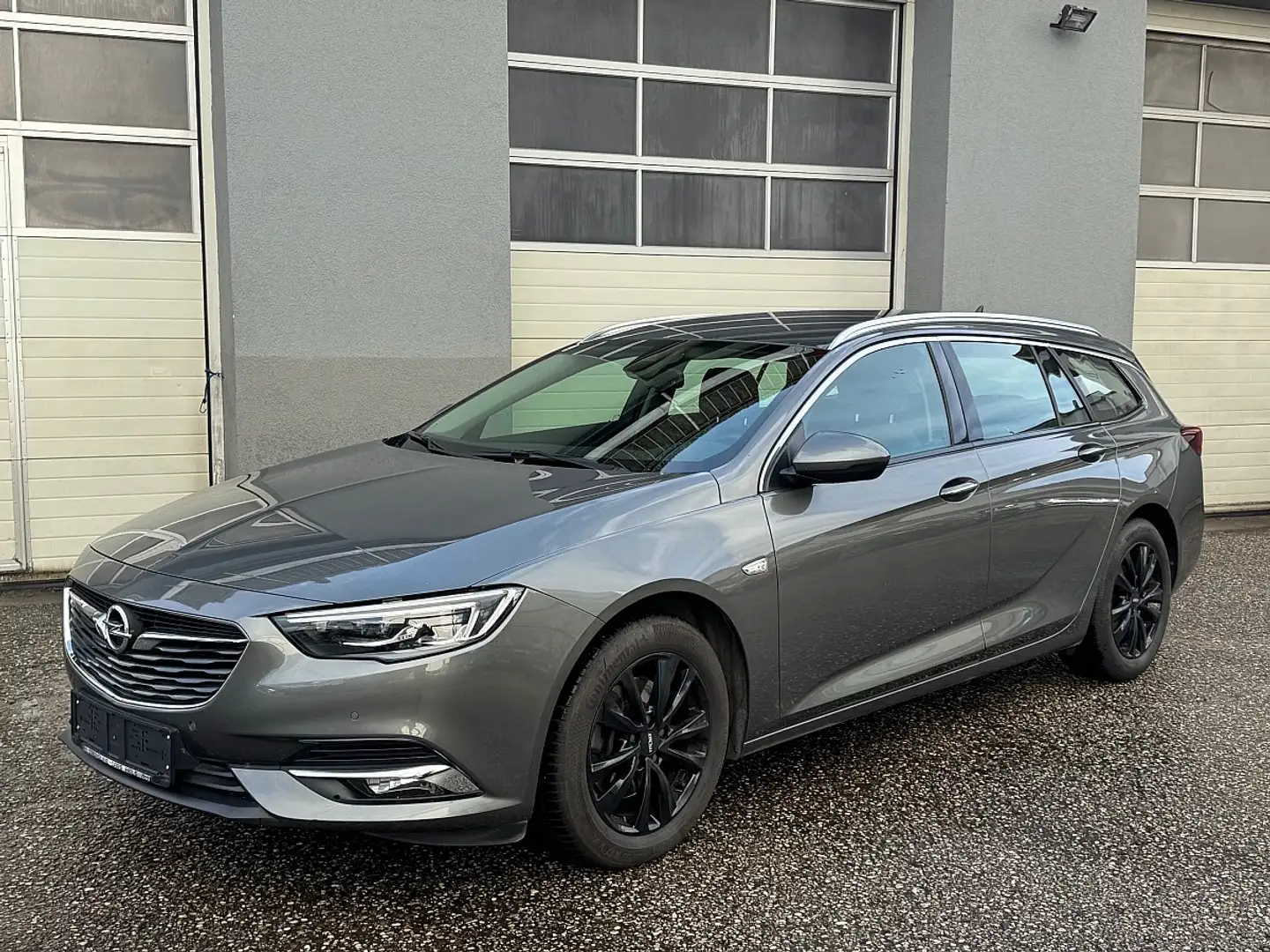 Opel Insignia ST 1,6 CDTI Innovation Aut. Grau - 1