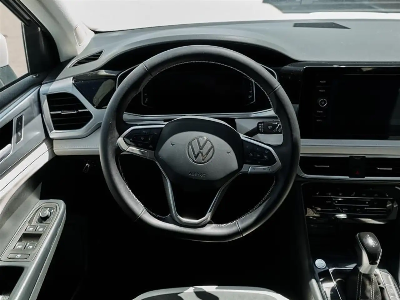 Volkswagen Taos снимка Volkswagen Taos