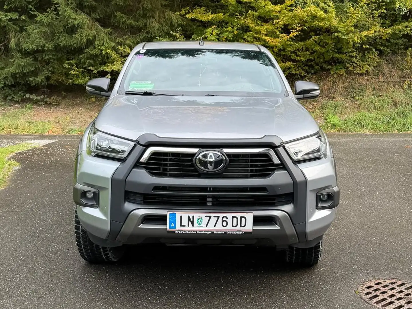 Toyota Hilux Hilux DK Invincible 4WD 2,8 D-4D Aut. Invincible Silber - 1