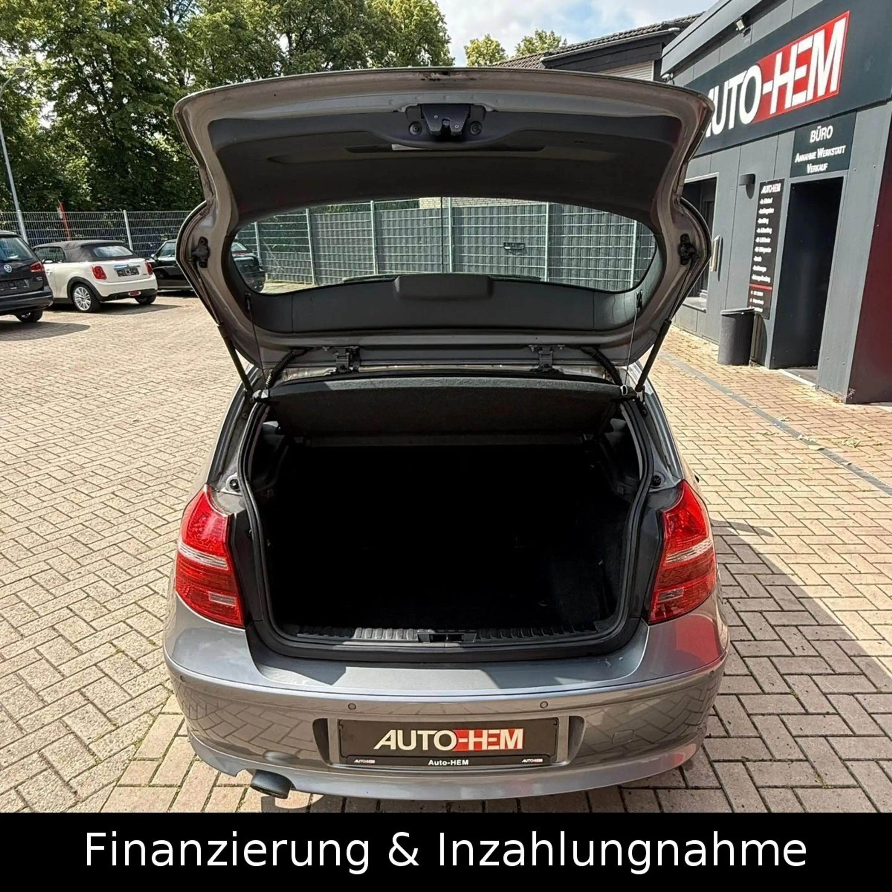 BMW 120 d Navi Xenon Schiebedach Sitzhzg Sportsitze — photo 8