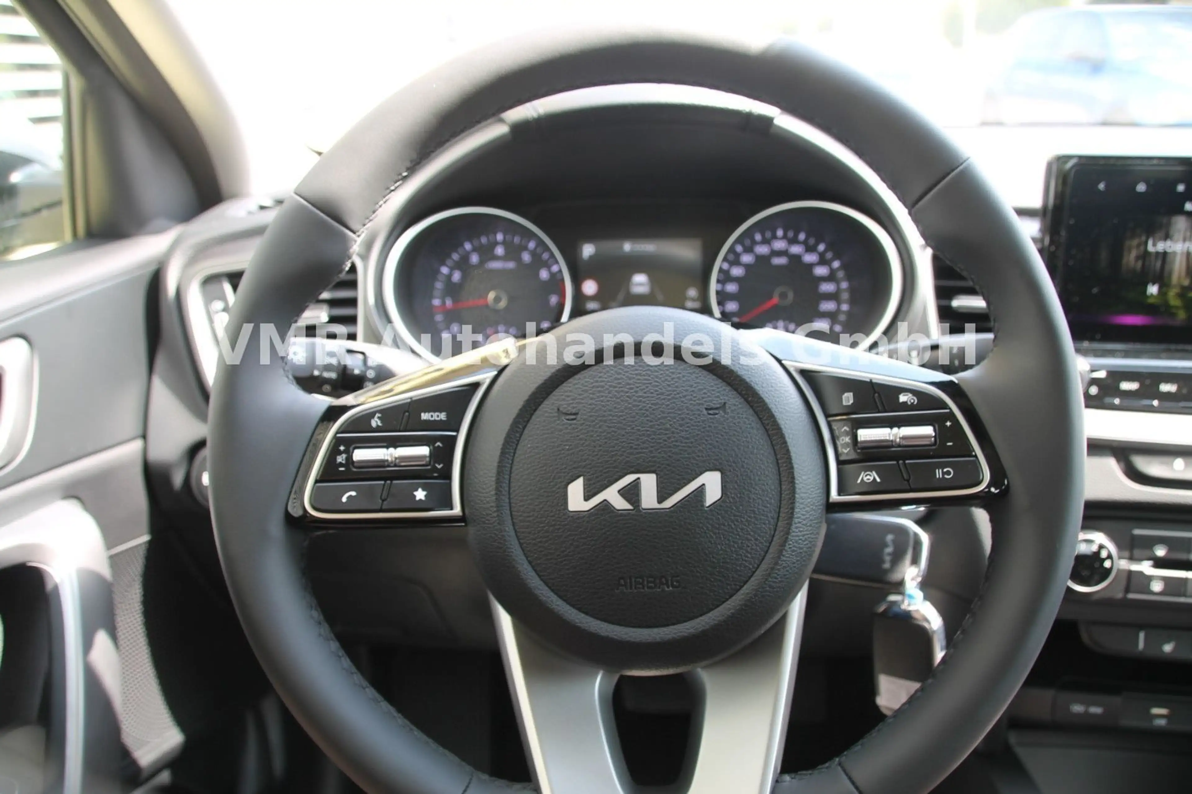 Kia Ceed SW / cee'd SW 1.5 T-GDi Automatik *Navi* — photo 13