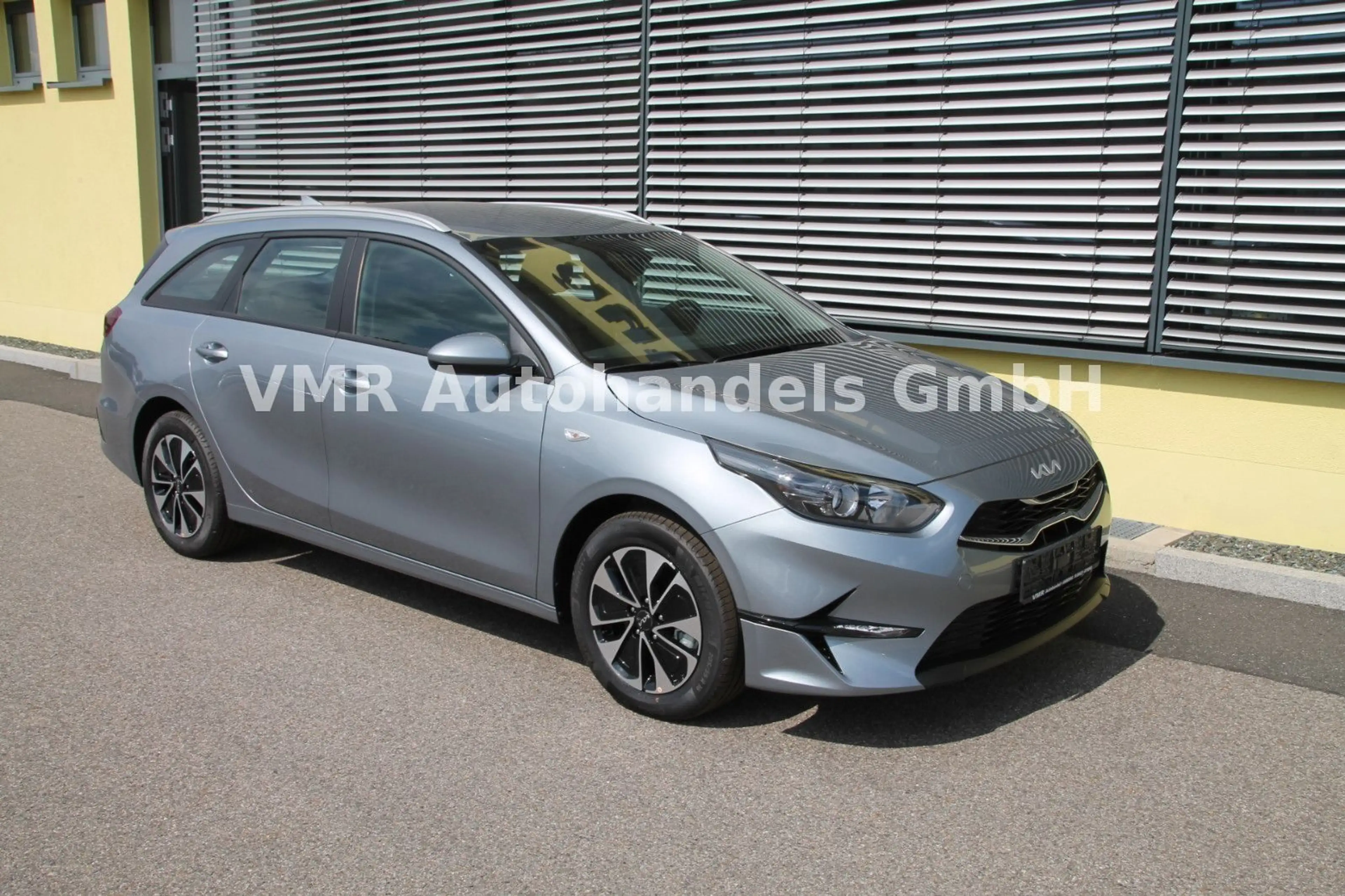 Kia Ceed SW / cee'd SW 1.5 T-GDi Automatik *Navi* — photo 2
