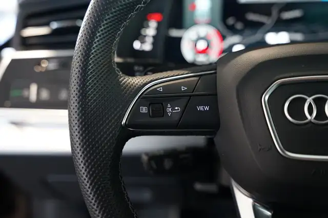 Audi Q8 view 15