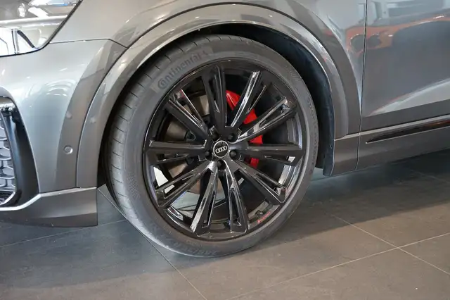 Audi Q8 view 6