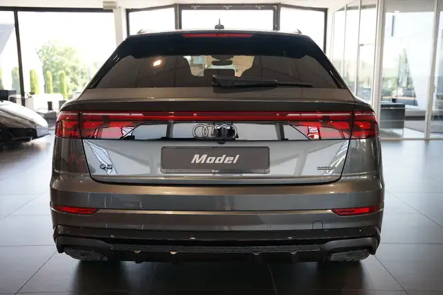 Audi Q8 view 4