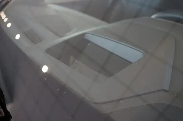 Audi Q8 view 8
