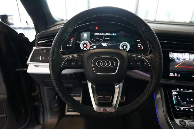 Audi Q8 view 14