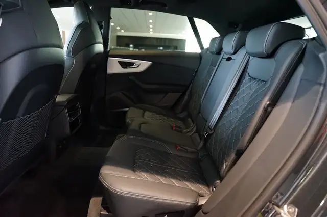 Audi Q8 view 11