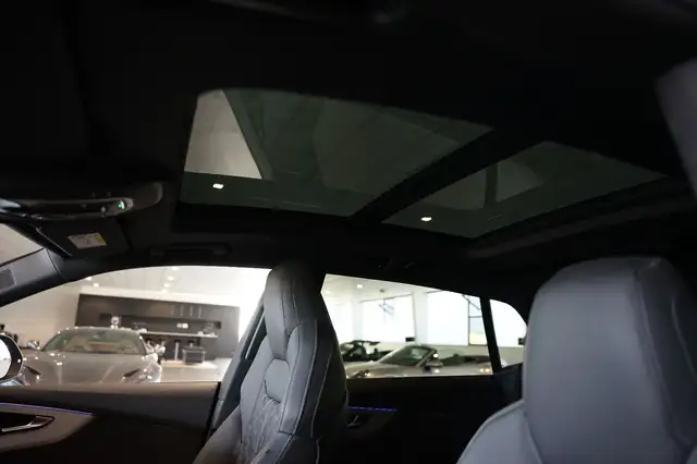 Audi Q8 view 7