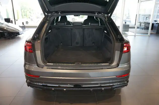 Audi Q8 view 5