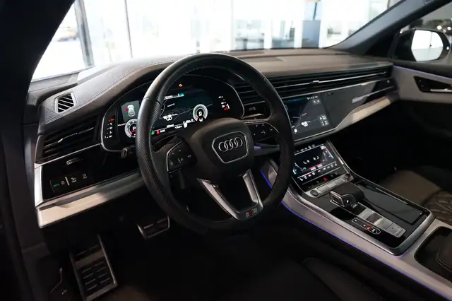 Audi Q8 view 13
