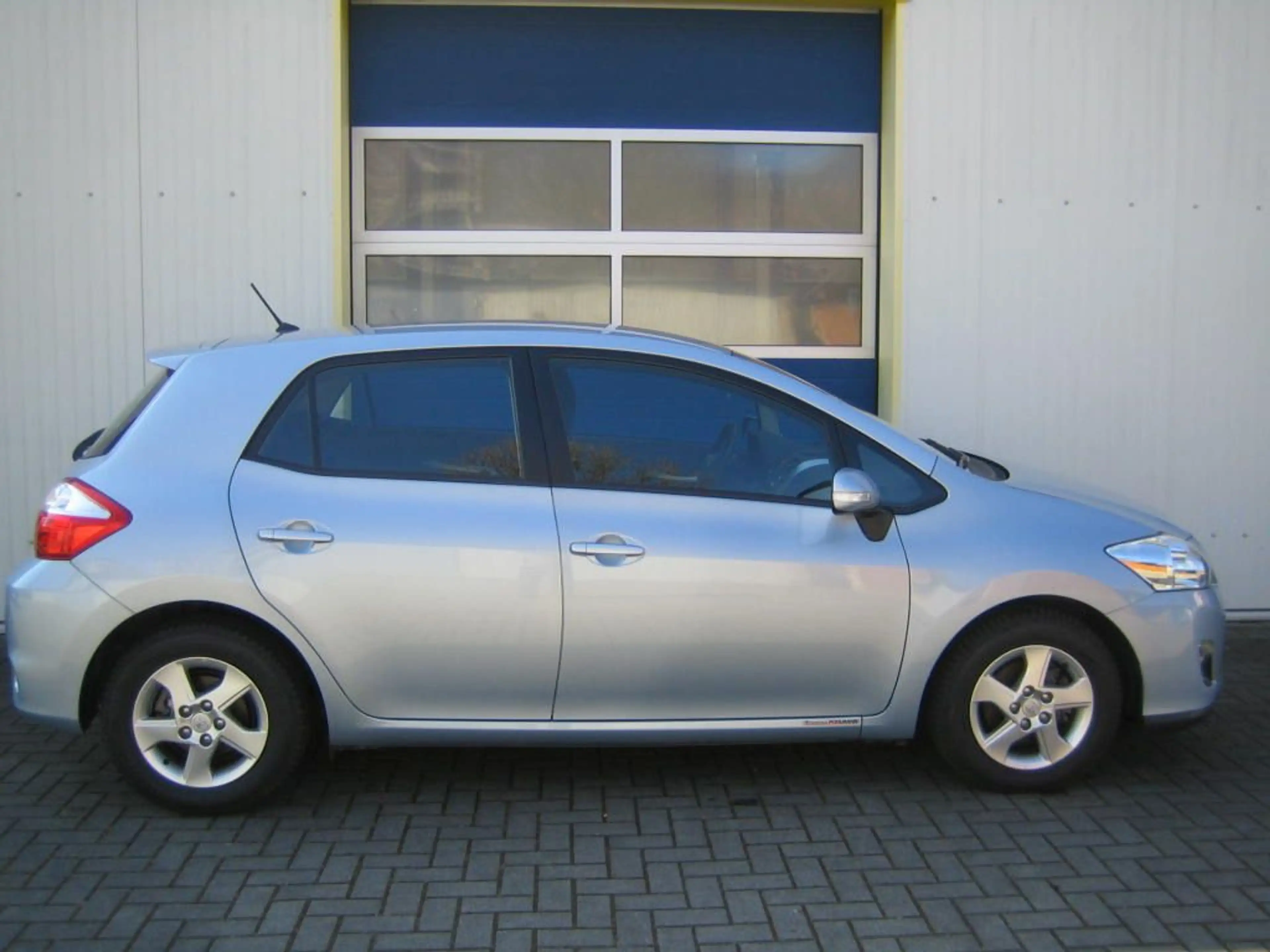 Toyota Auris Hybrid Life — photo 5