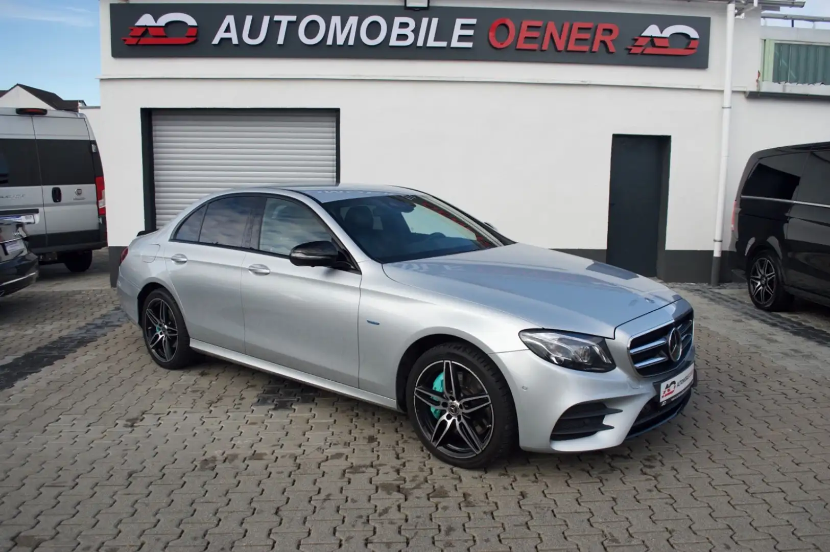 Mercedes-Benz E 350 e AMG-LINE*NIGHT*HEAD-UP*WIDESCREEN*360° Silber - 2