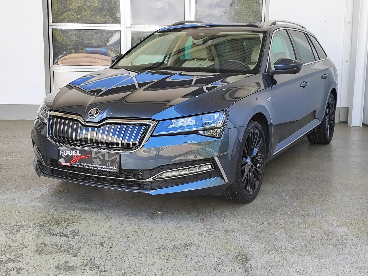 Skoda Superb Combi 1.4 L&K iV Standhzg.|AHK|Pano|360°|ACC Gris - 2