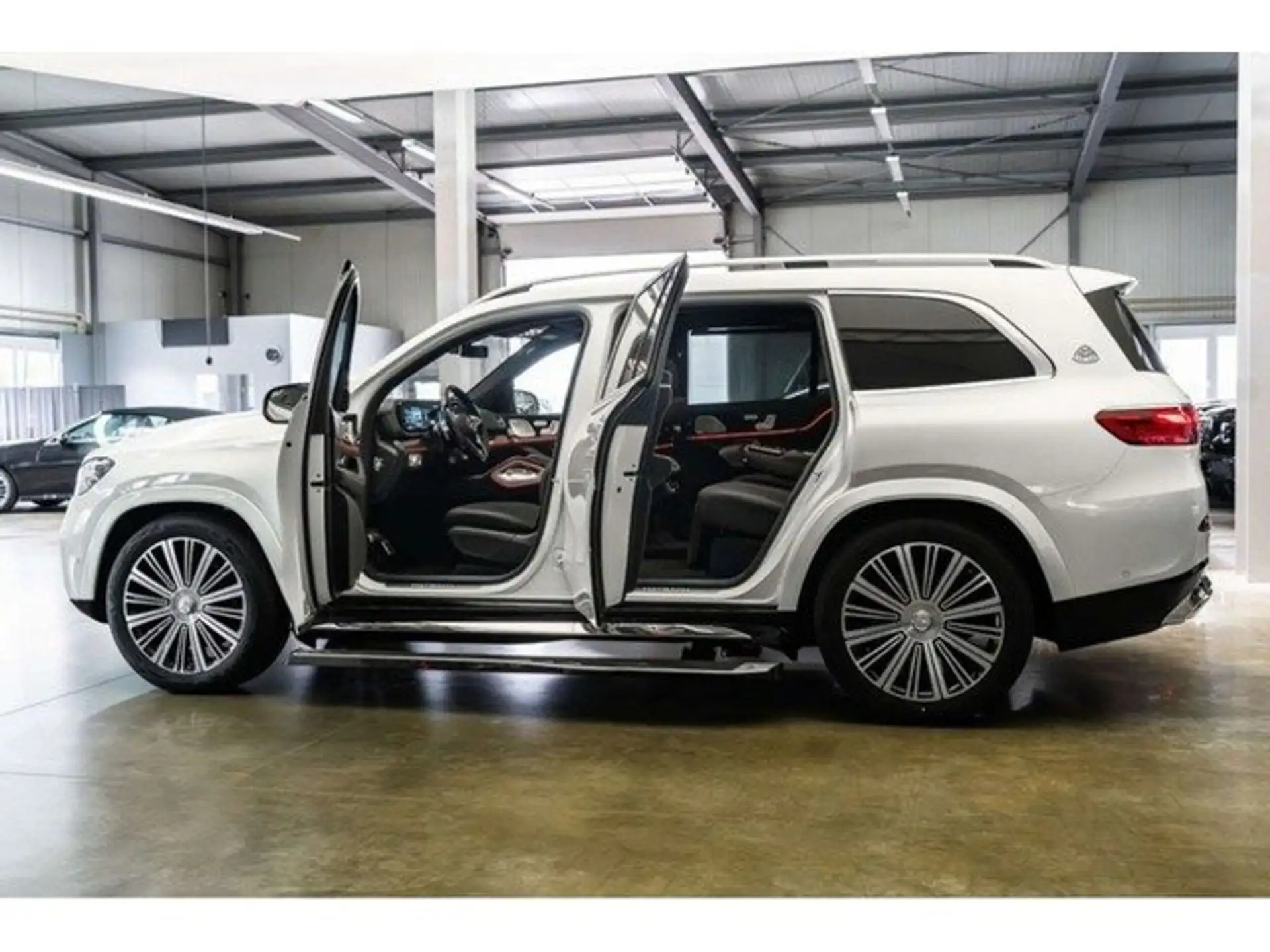 벤츠 GLS-클래스 600 2026 실버 사진 4