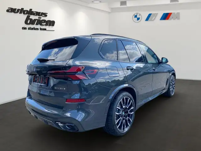 BMW X5 view 3