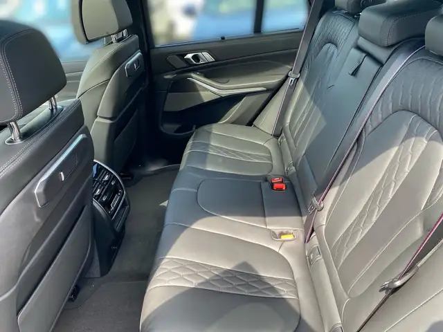 BMW X5 view 11