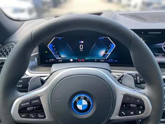 BMW X5 view 8