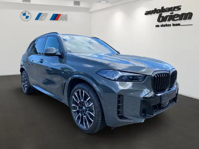 BMW X5 view 2
