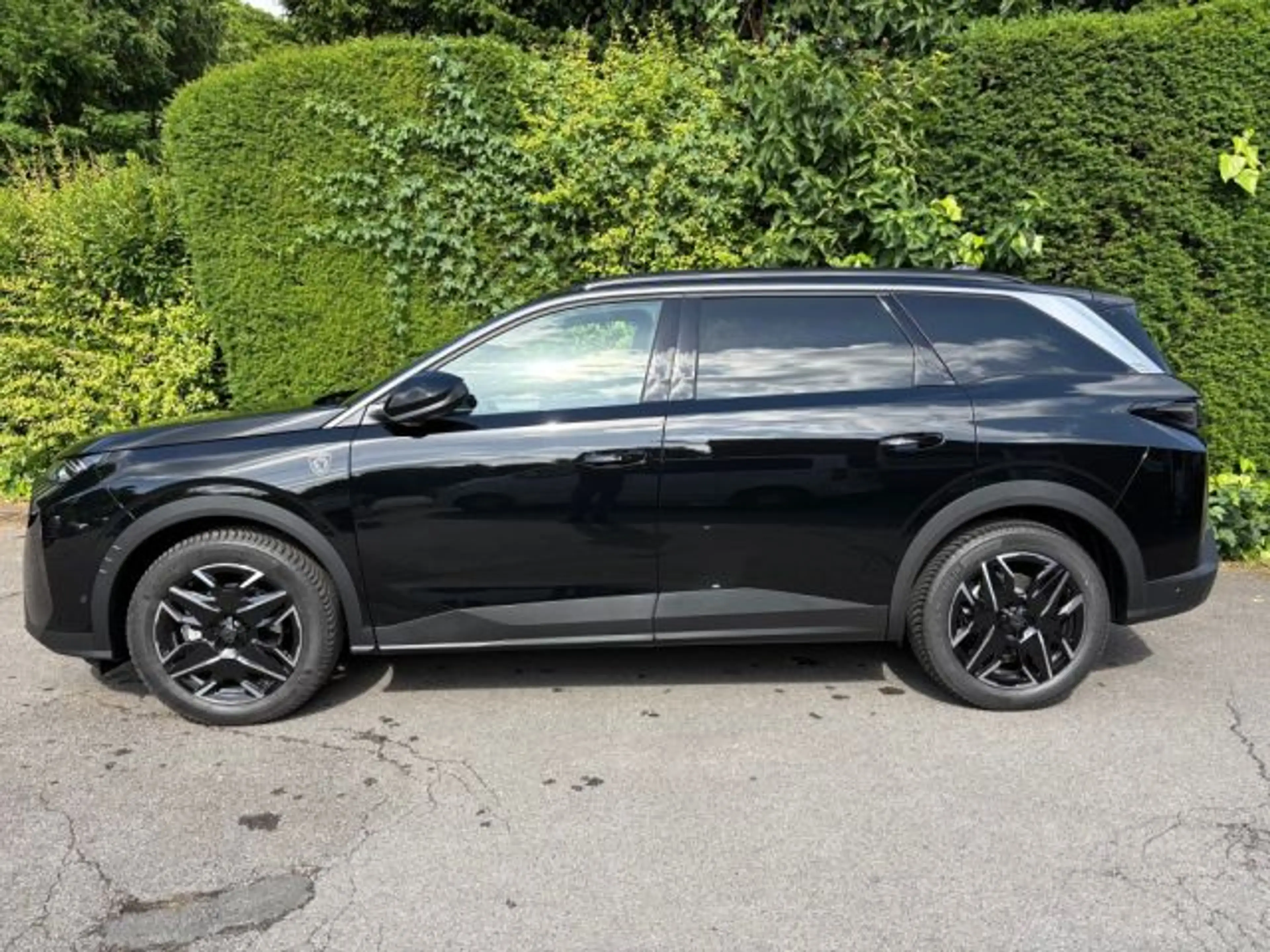 Peugeot 5008 Hybrid 145 e-DSC6 GT — photo 3