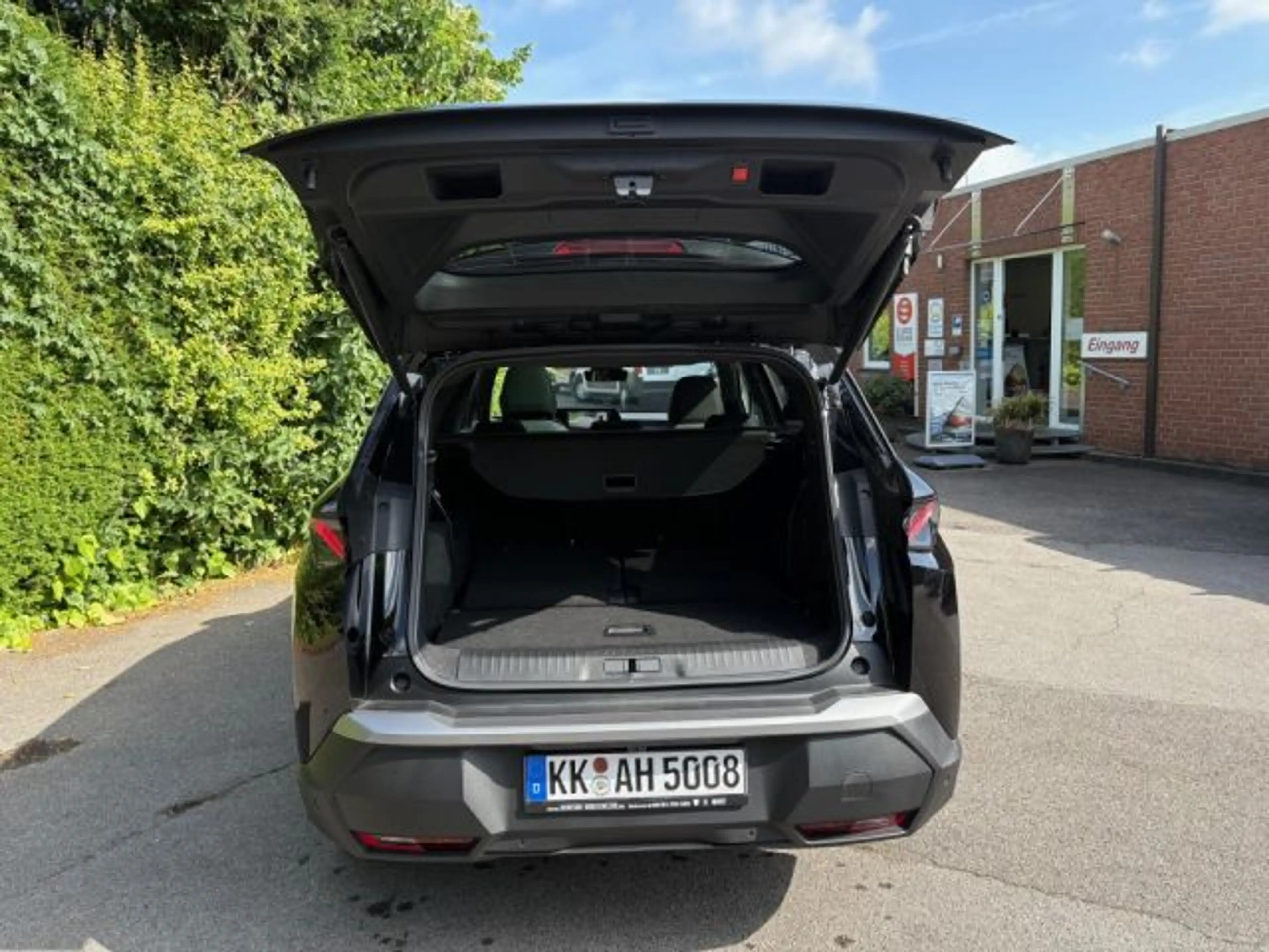 Peugeot 5008 Hybrid 145 e-DSC6 GT — photo 12