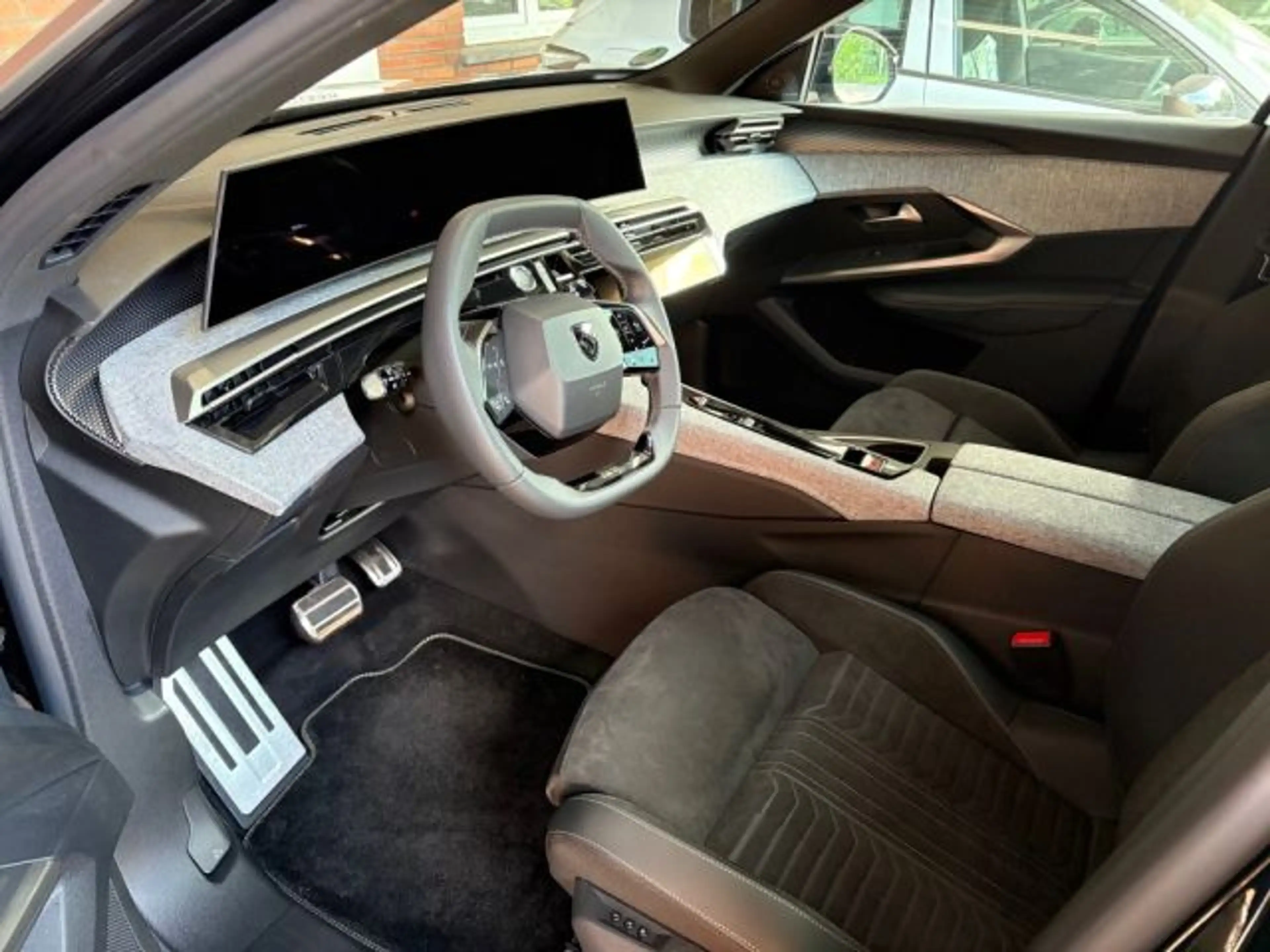 Peugeot 5008 Hybrid 145 e-DSC6 GT — photo 7