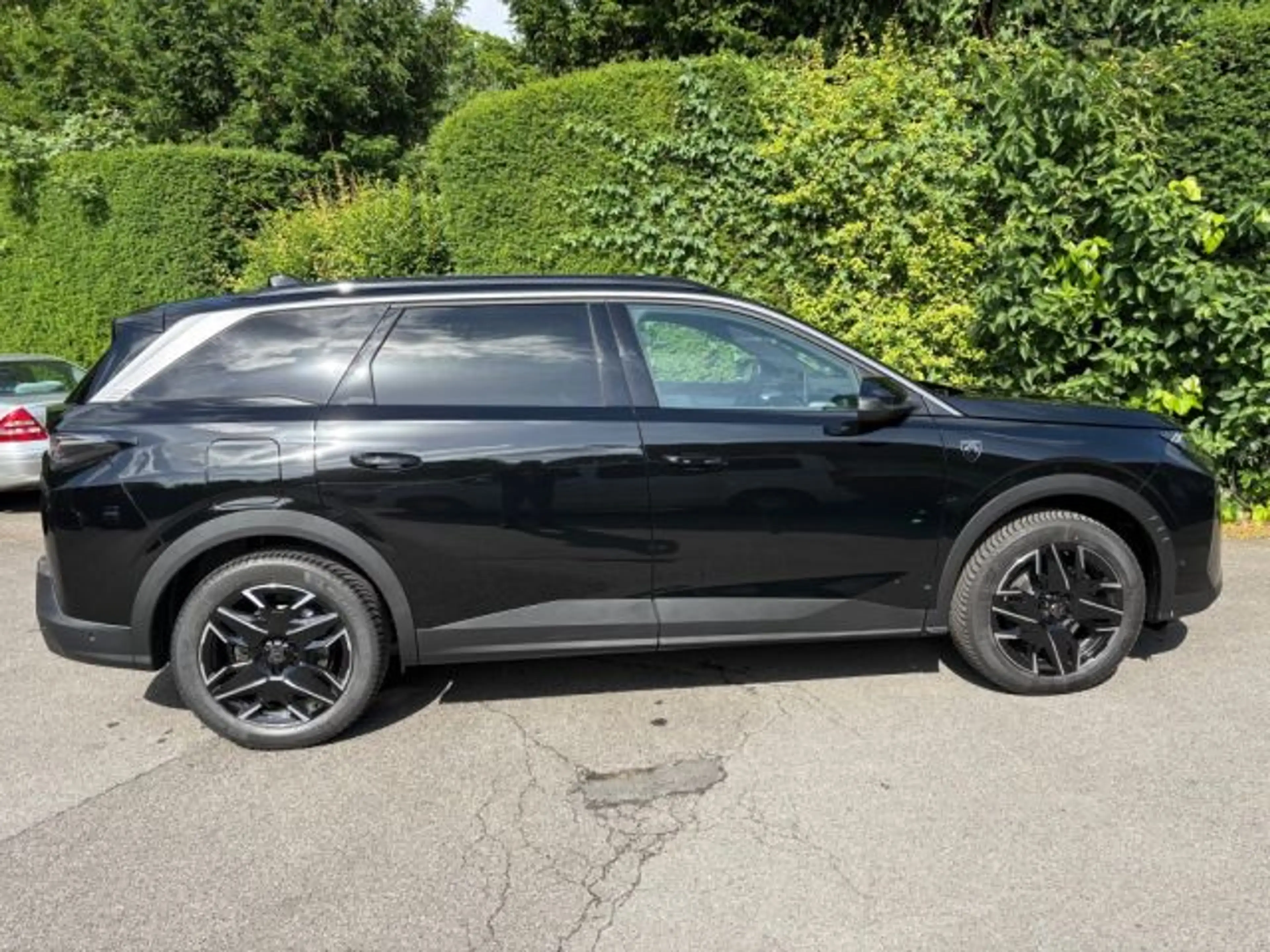 Peugeot 5008 Hybrid 145 e-DSC6 GT — photo 4