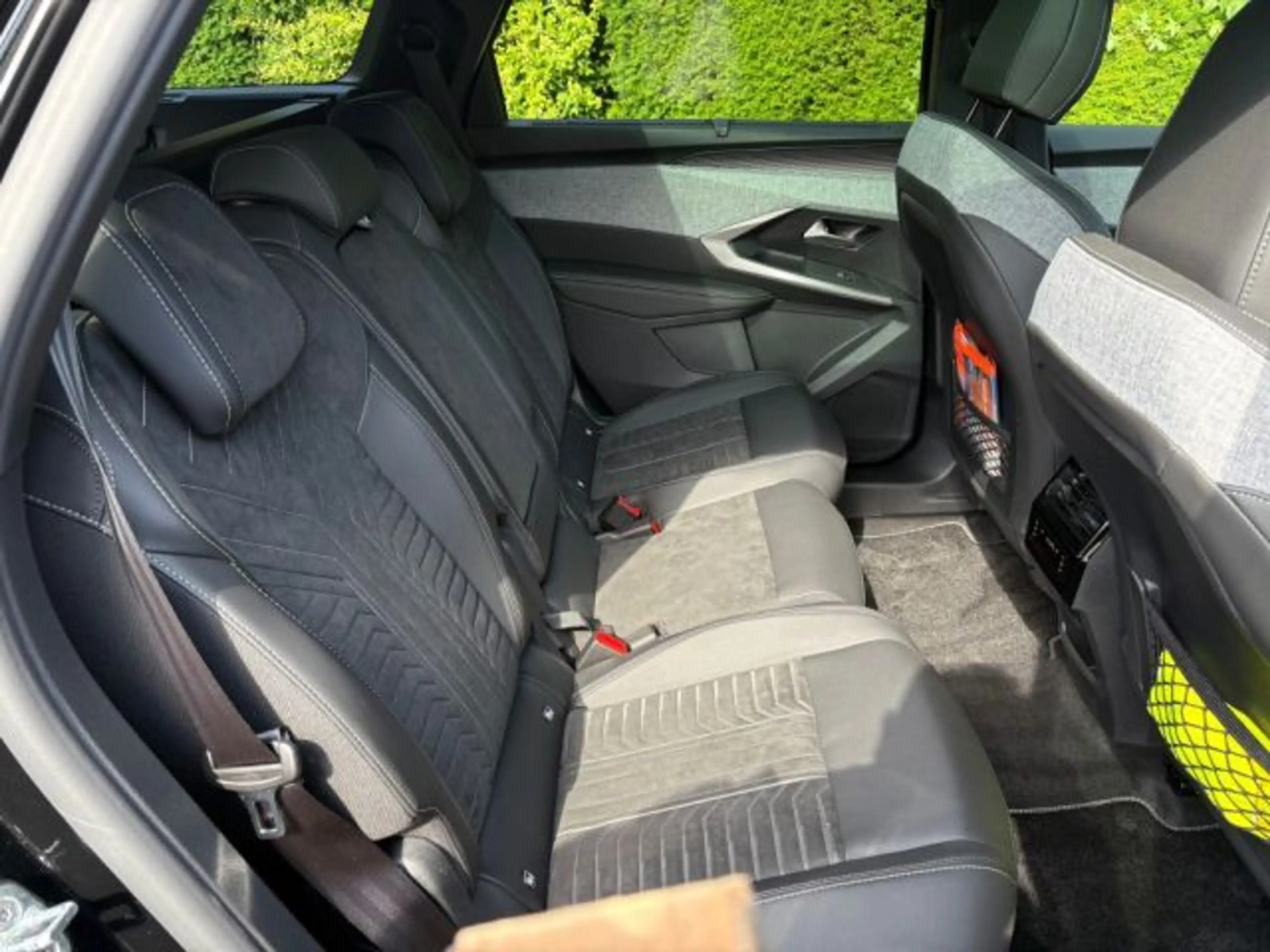 Peugeot 5008 Hybrid 145 e-DSC6 GT — photo 15