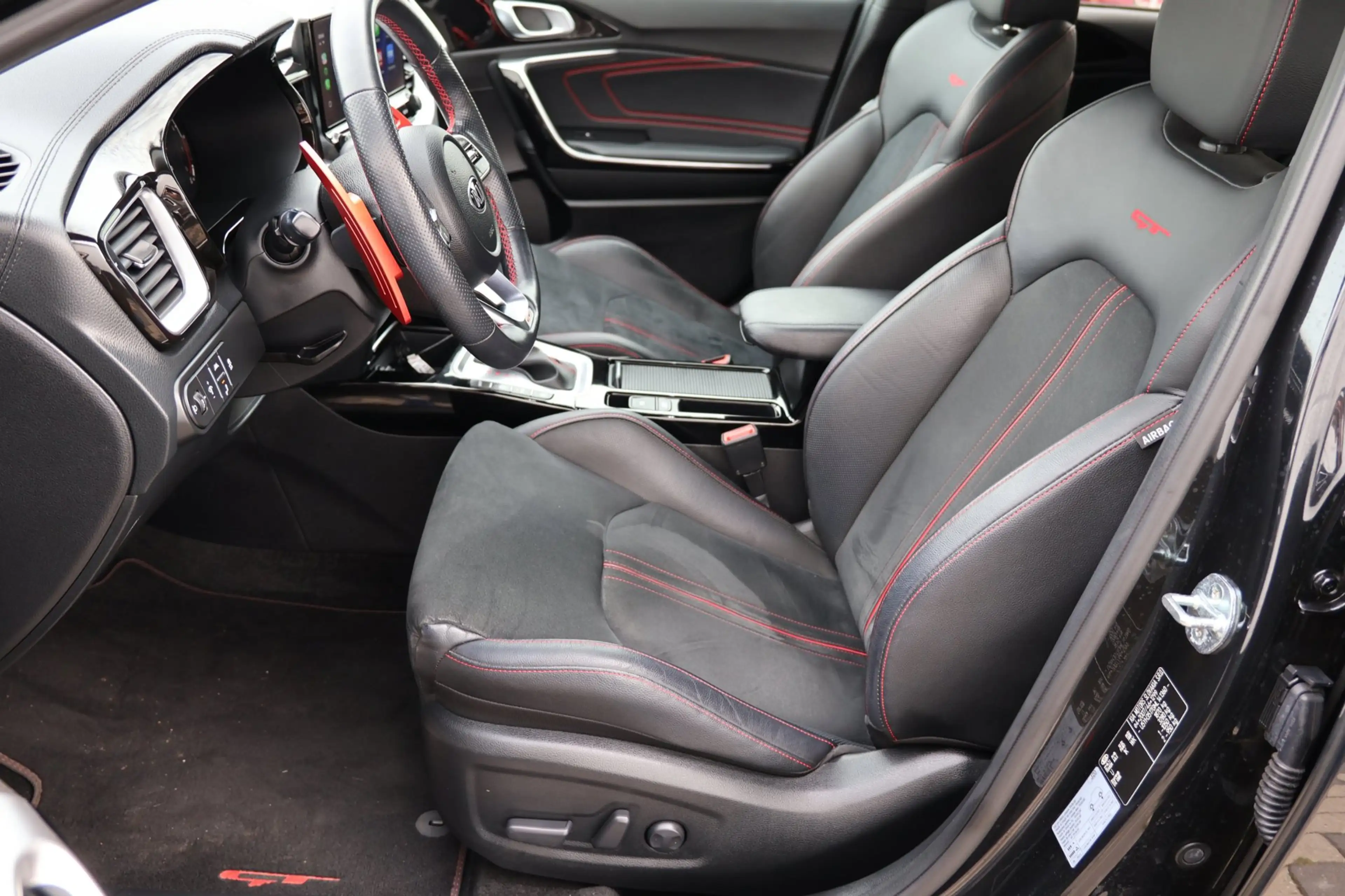 Kia Ceed / cee'd 1.6 T-GDi GT 204PK Pano Carplay JBL Keyless !! — photo 7