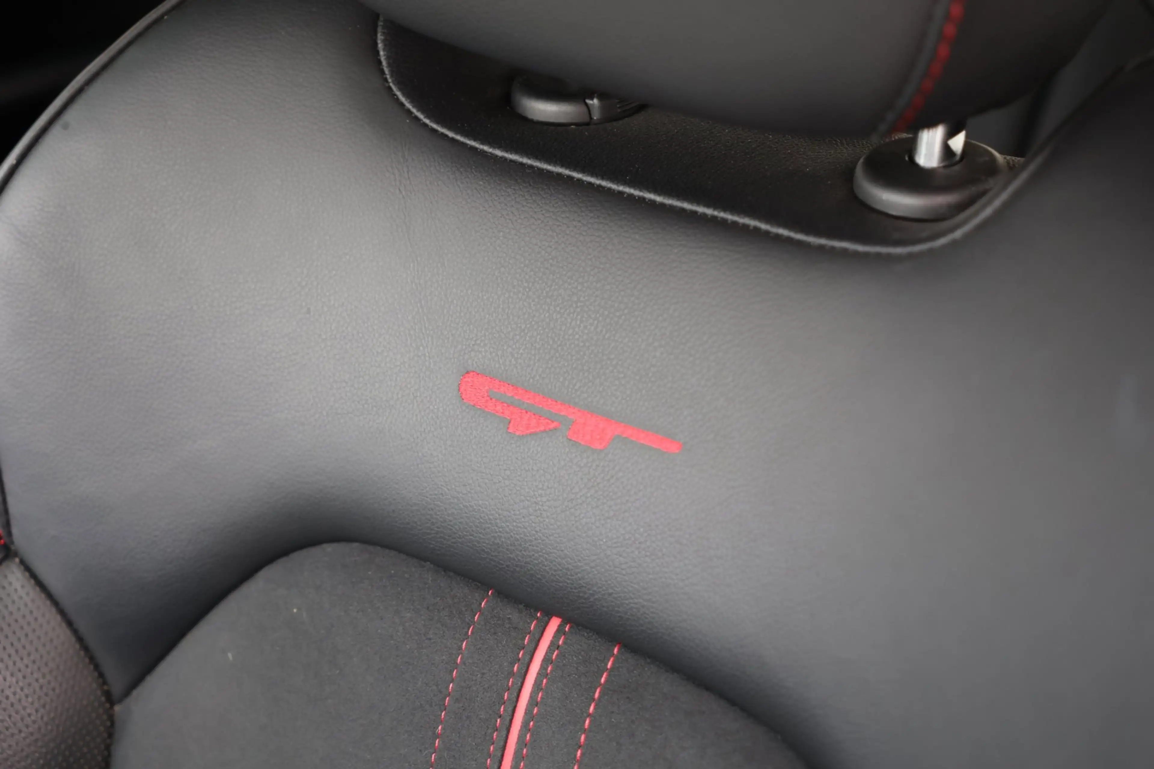 Kia Ceed / cee'd 1.6 T-GDi GT 204PK Pano Carplay JBL Keyless !! — photo 10