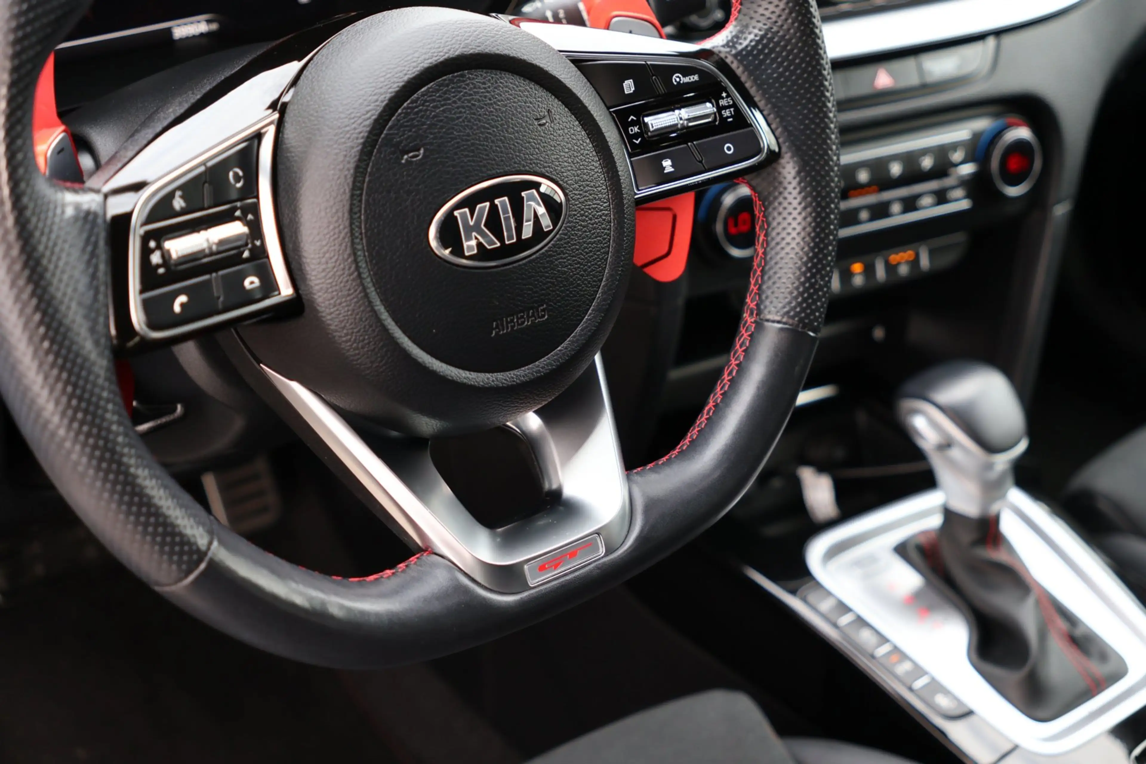 Kia Ceed / cee'd 1.6 T-GDi GT 204PK Pano Carplay JBL Keyless !! — photo 21